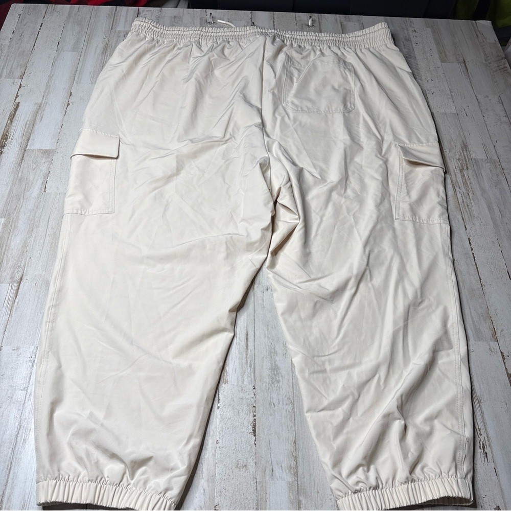 Old Navy Strechtech Lightweight Jogger Womens Cream Cargo Pants 3X & 4X - Picture 13 of 16